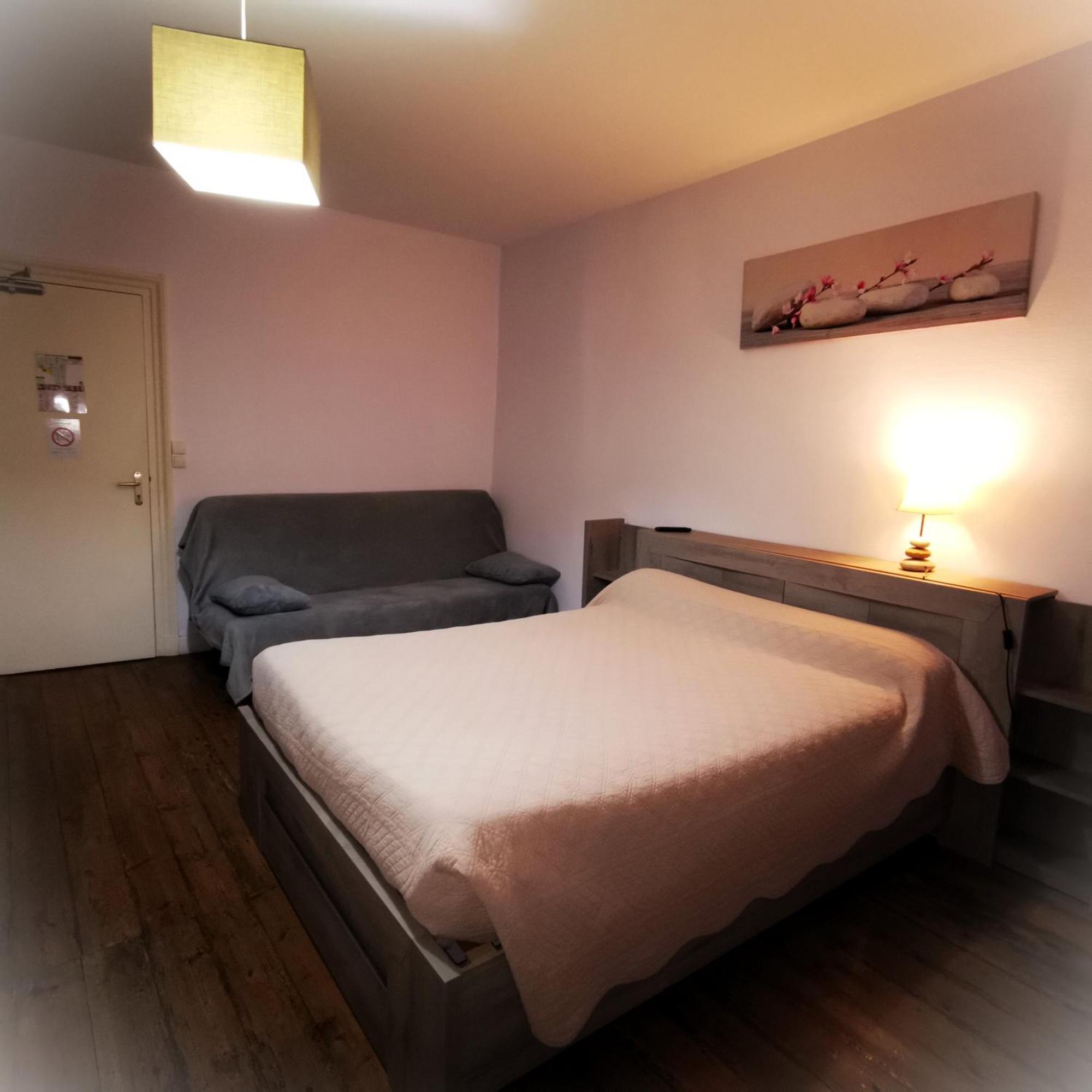 Logis Hotel & Restaurant Le Saint Savinien Buitenkant foto