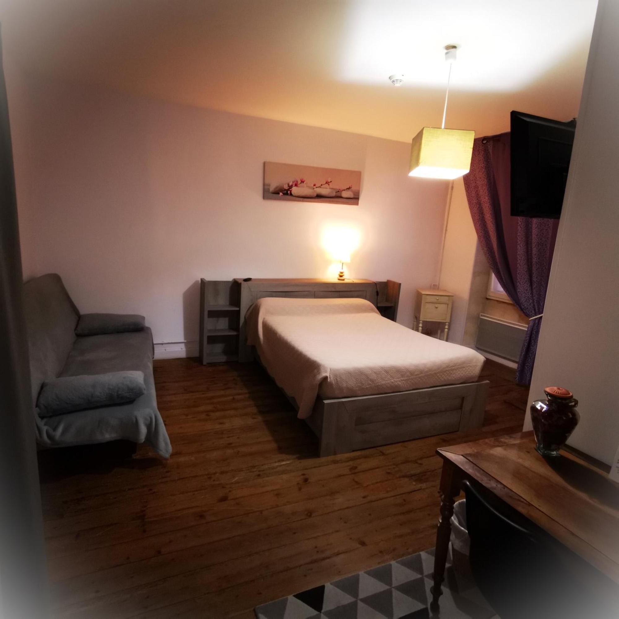 Logis Hotel & Restaurant Le Saint Savinien Buitenkant foto