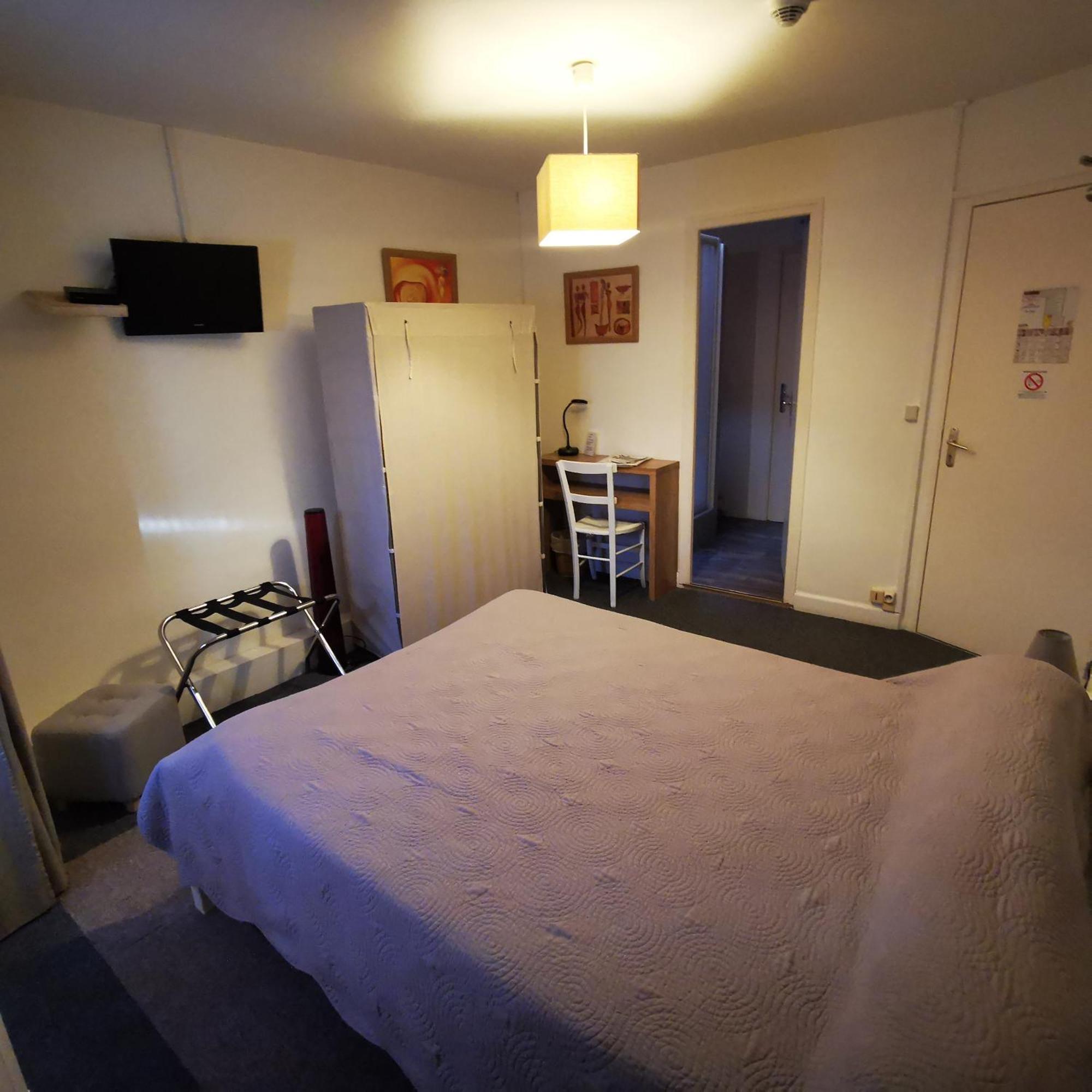 Logis Hotel & Restaurant Le Saint Savinien Buitenkant foto